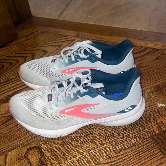BROOKS LAUNCH 8 trainers! 10 - Picture 1 of 7